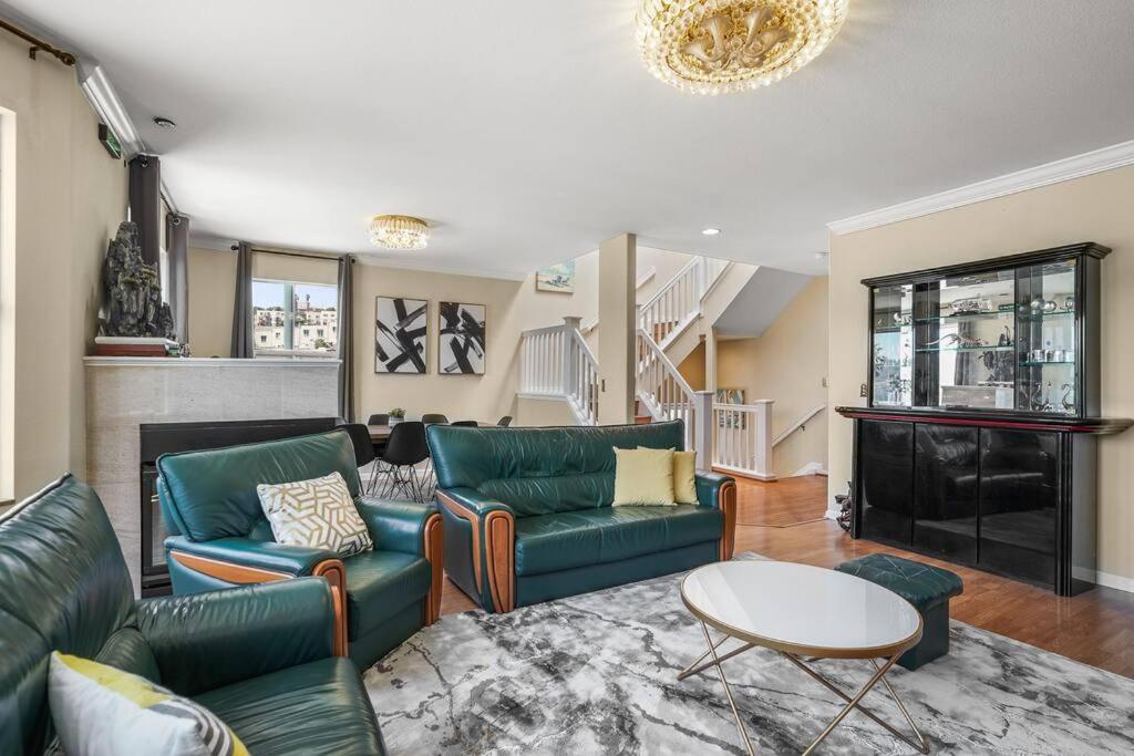 Beautiful Spacious House 2br / 4br In Silver Terrace San Francisco