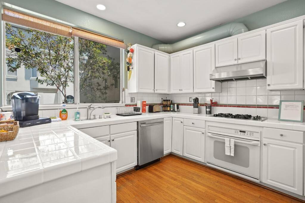 Beautiful Spacious House 2br / 4br In Silver Terrace Holiday home *