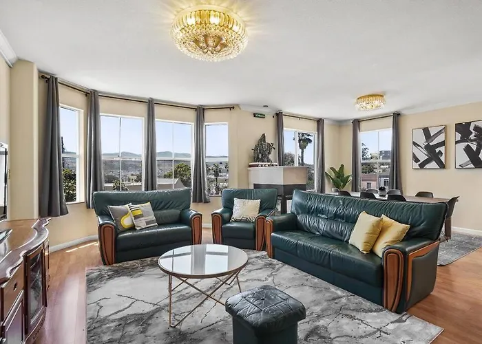 Beautiful Spacious House 2Br / 4Br In Silver Terrace