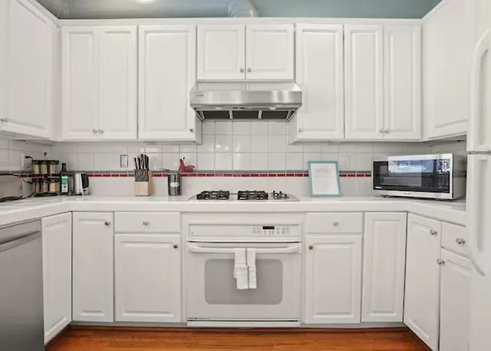 Beautiful Spacious House 2Br / 4Br In Silver Terrace