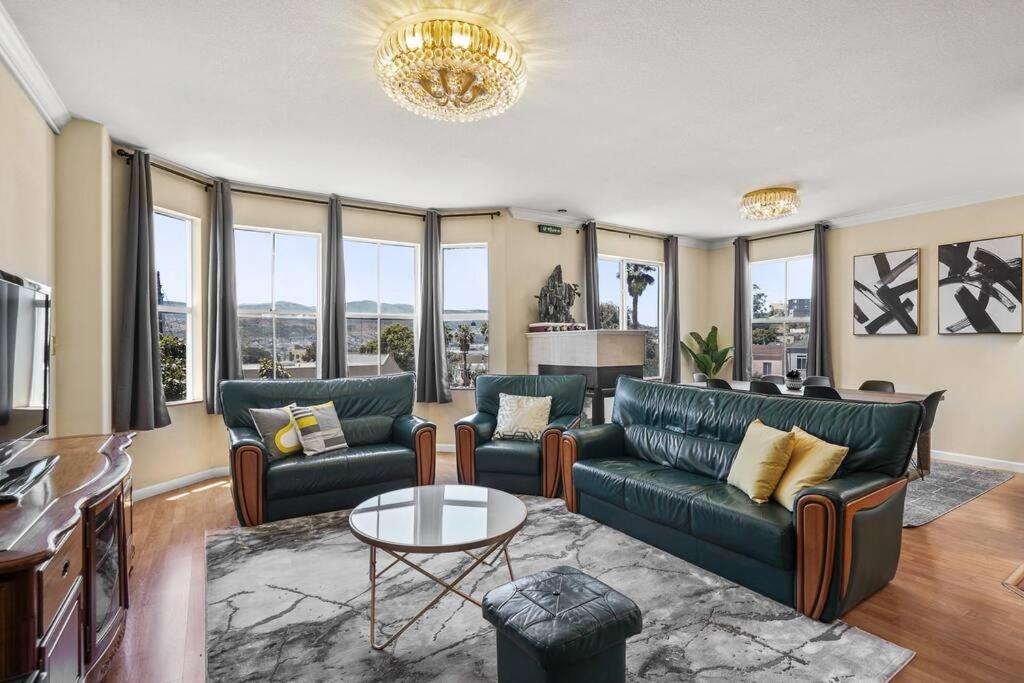 Beautiful Spacious House 2br / 4br In Silver Terrace *